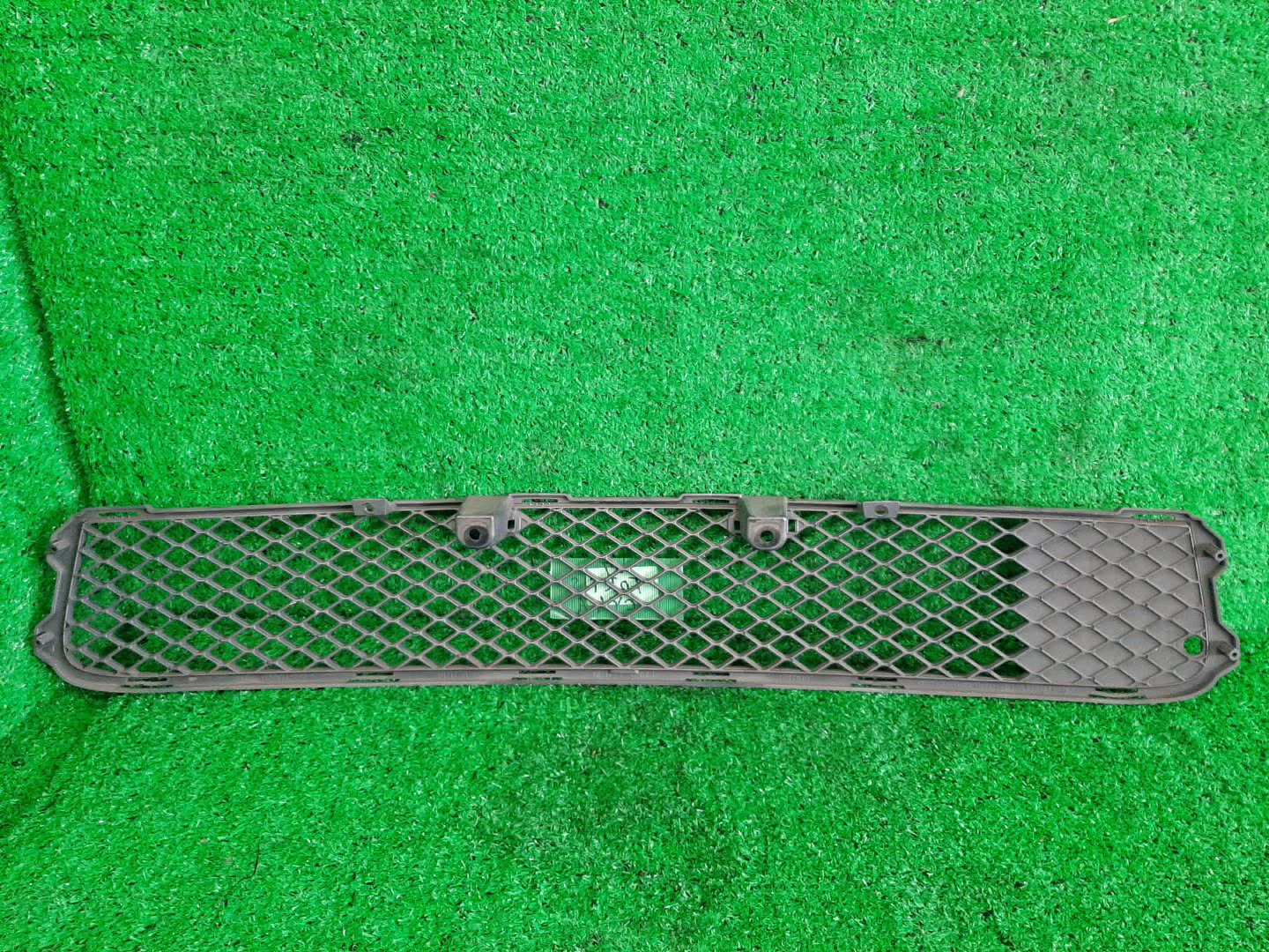 Решетка бамперная MITSUBISHI GALANT FORTIS CY4A 6400 A827 2 ракурс