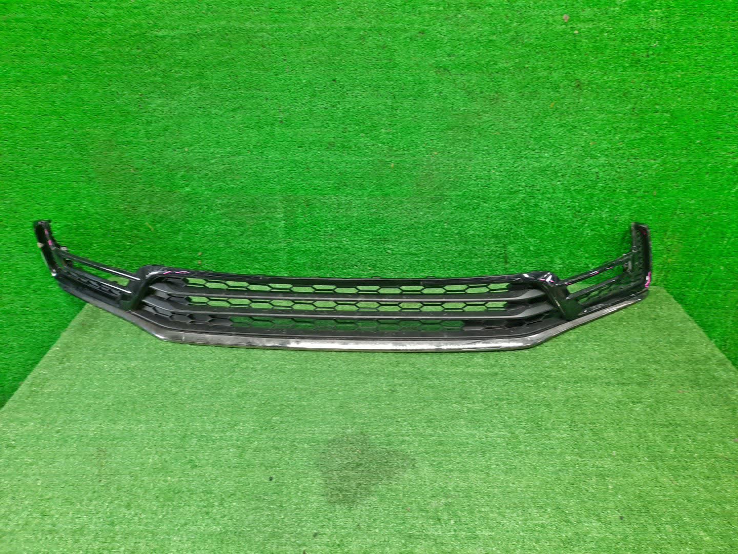 Решетка бамперная HONDA ODYSSEY RC1 71152-T6A-Z010 1 ракурс Решетка бамперная HONDA ODYSSEY RC1 71152-T6A-Z010 1 ракурс