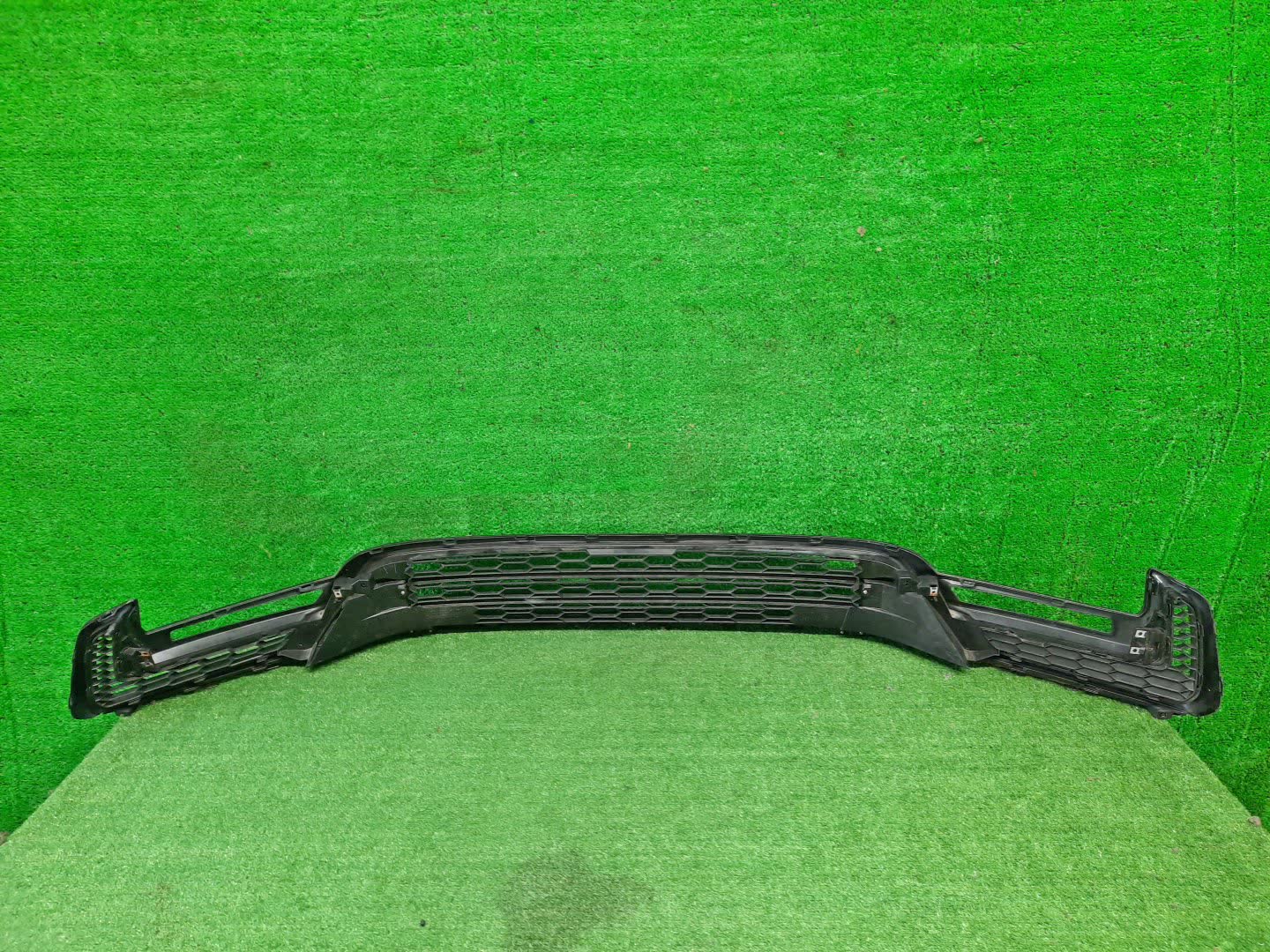 Решетка бамперная HONDA ODYSSEY RC1 71152-T6A-Z010 2 ракурс Решетка бамперная HONDA ODYSSEY RC1 71152-T6A-Z010 2 ракурс