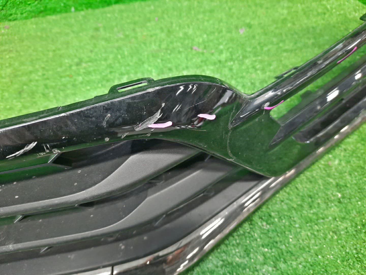 Решетка бамперная HONDA ODYSSEY RC1 71152-T6A-Z010 3 ракурс Решетка бамперная HONDA ODYSSEY RC1 71152-T6A-Z010 3 ракурс