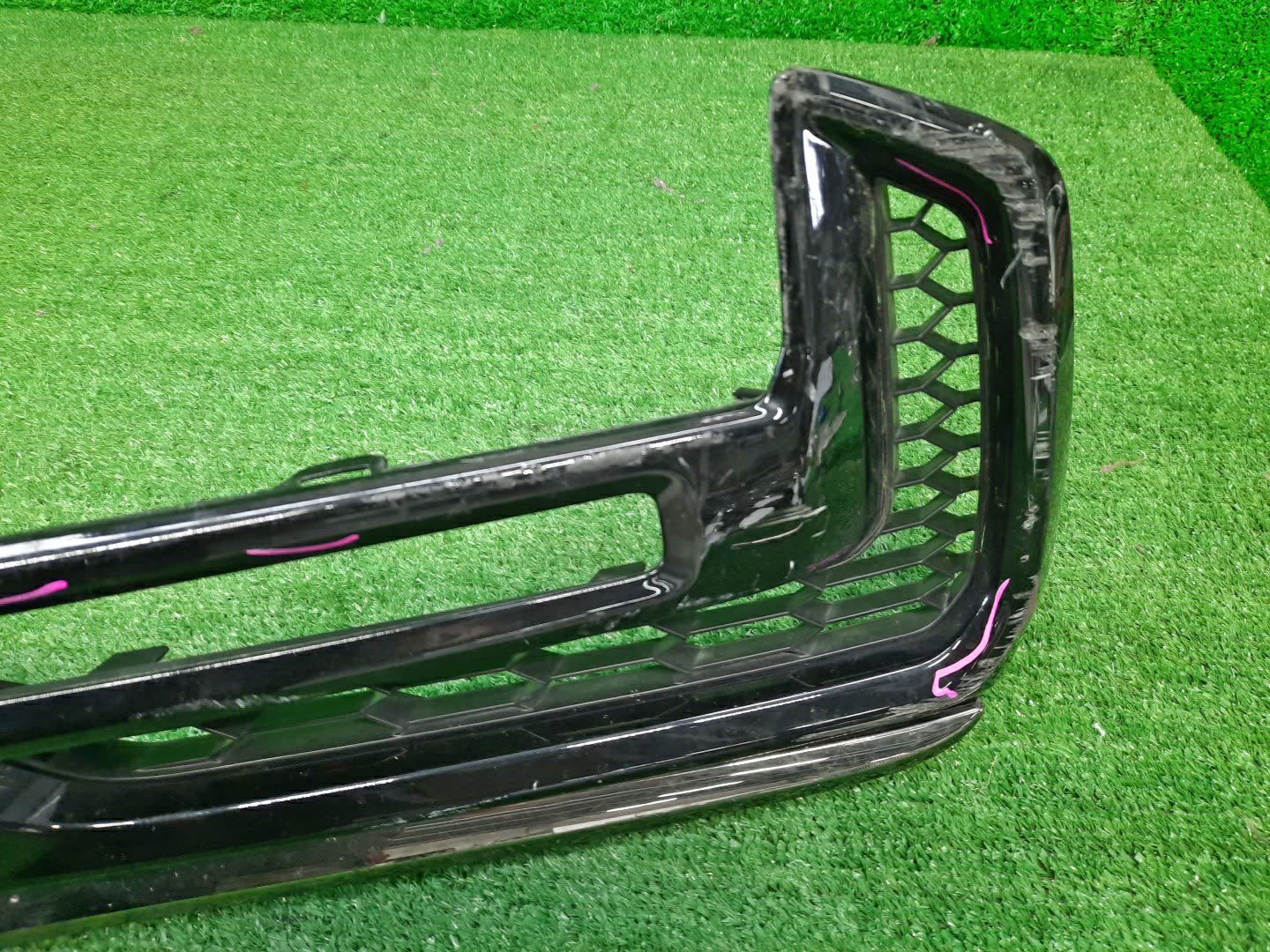 Решетка бамперная HONDA ODYSSEY RC1 71152-T6A-Z010 4 ракурс Решетка бамперная HONDA ODYSSEY RC1 71152-T6A-Z010 4 ракурс