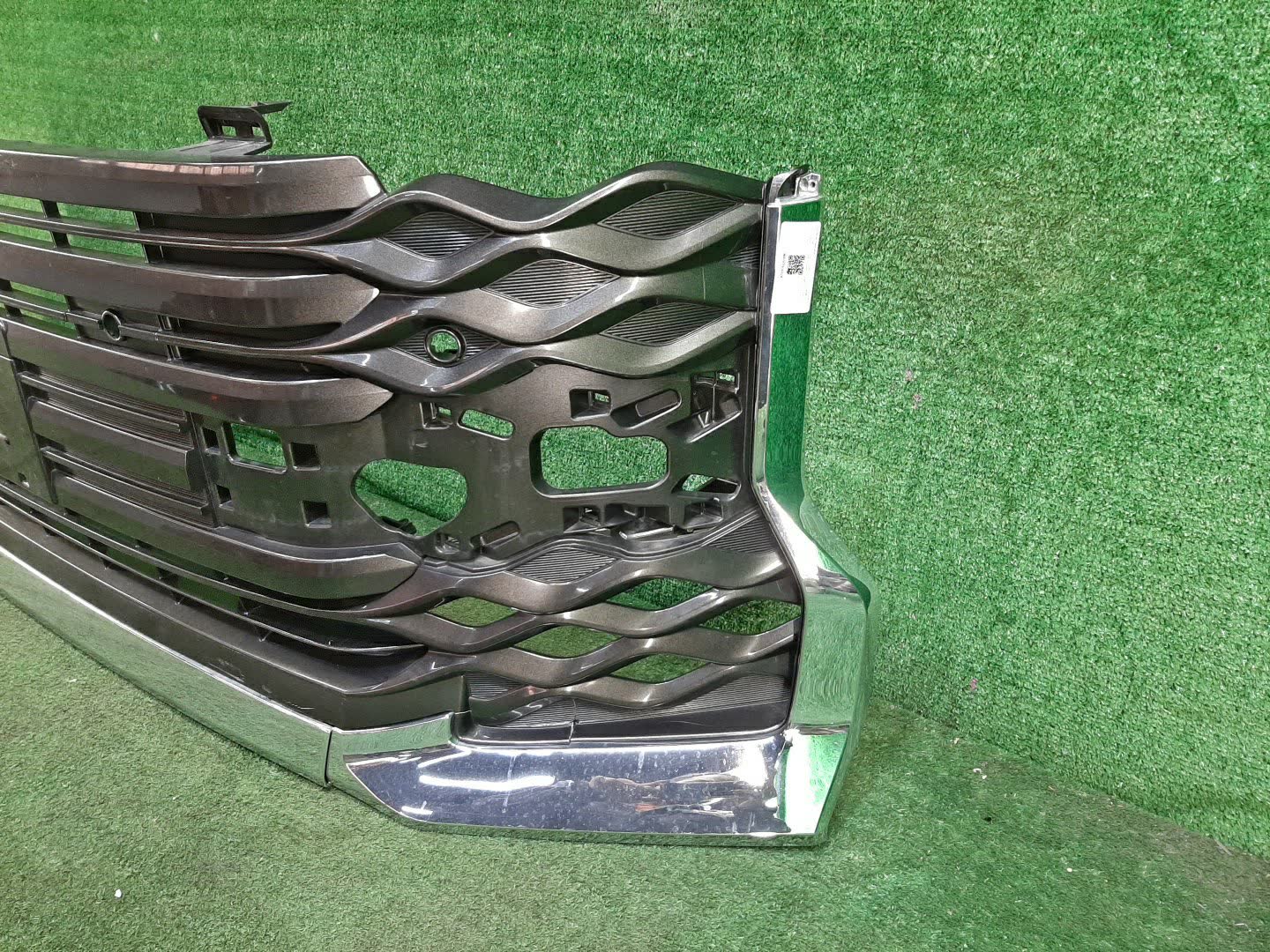 Решетка бамперная TOYOTA VOXY ZWR90W 2 ракурс