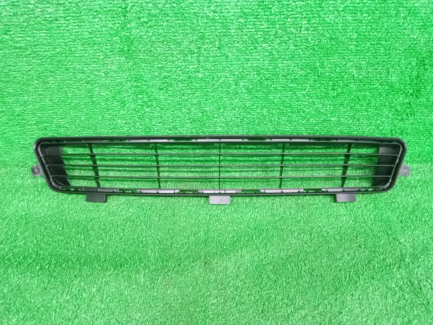 Решетка бамперная TOYOTA CAMRY, ALTIS AHV40, GSV40, ACV40, ACV45, ACV40N, ACV45N 53112-33040 1 ракурс