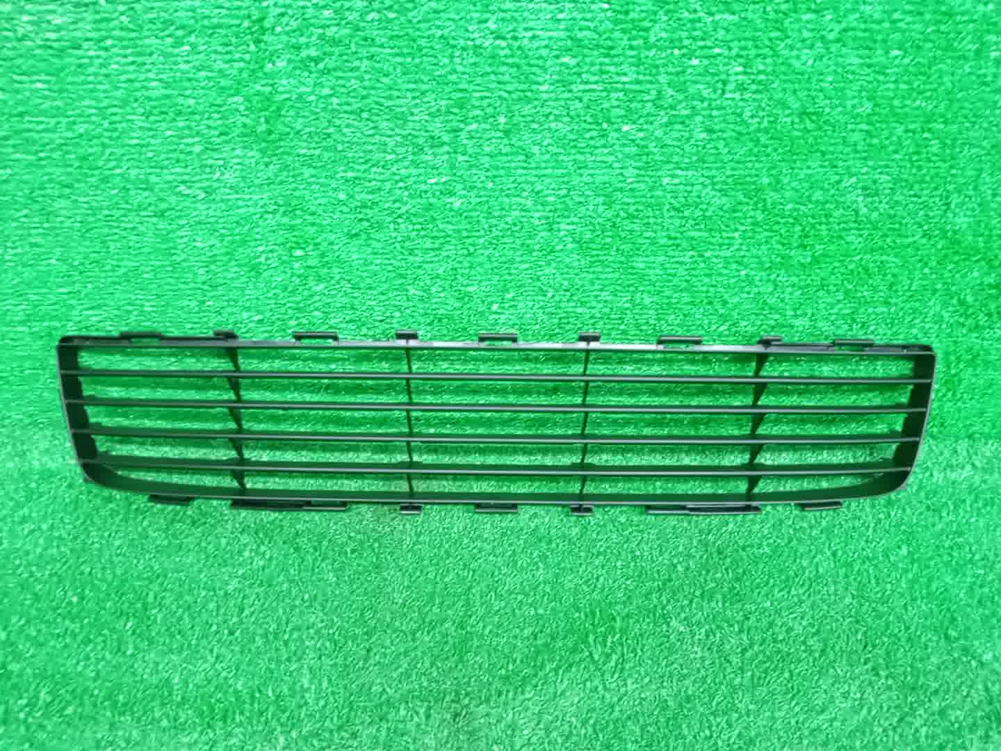 Решетка бамперная TOYOTA AURIS ZRE152H, NZE154H, ZRE152, NZE151H, ZRE154H 53112-12120 1 ракурс