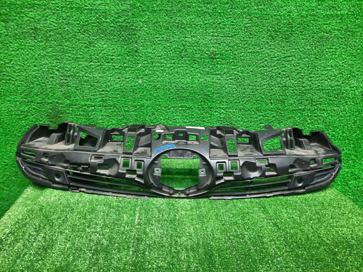 Решетка бамперная TOYOTA PRIUS ZVW50, ZVW51, ZVW55 53101-47030 1 ракурс