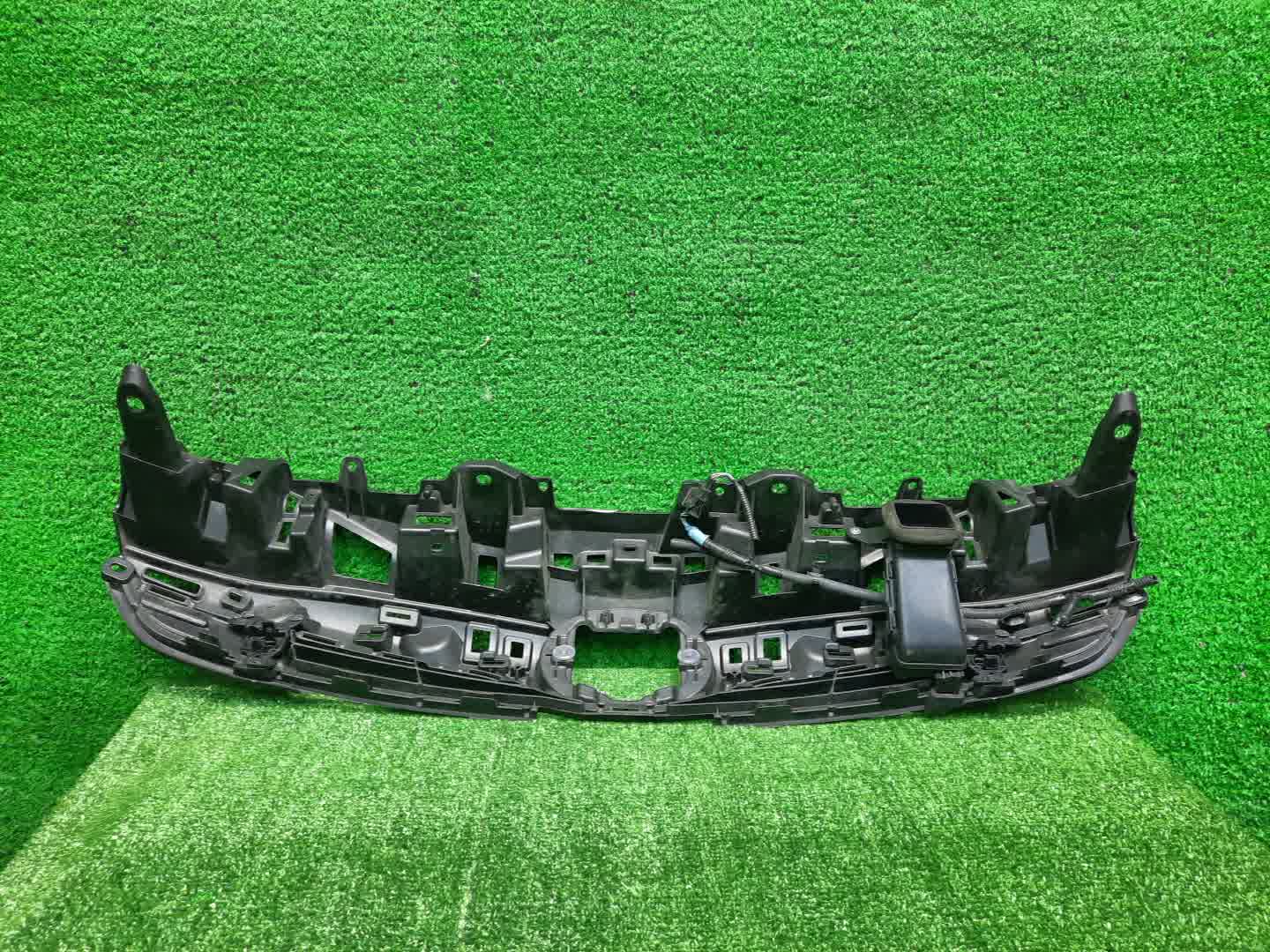 Решетка бамперная TOYOTA PRIUS ZVW50, ZVW51, ZVW55 53101-47030 2 ракурс