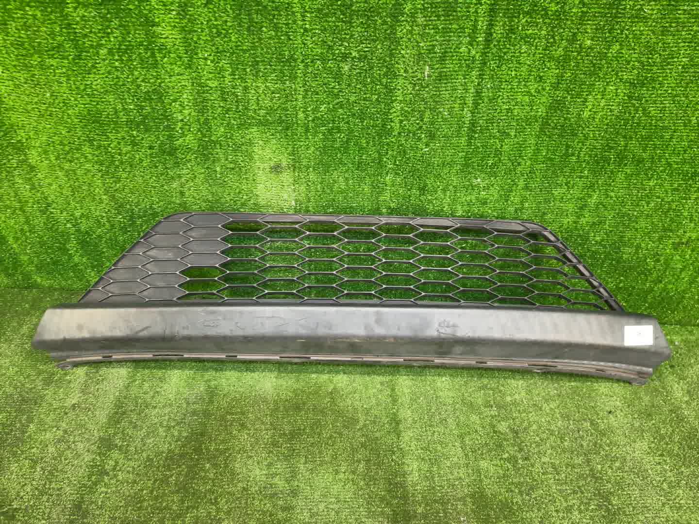 Решетка бамперная HONDA FIT GK3 71102-T5-A00 1 ракурс Решетка бамперная HONDA FIT GK3 71102-T5-A00 1 ракурс