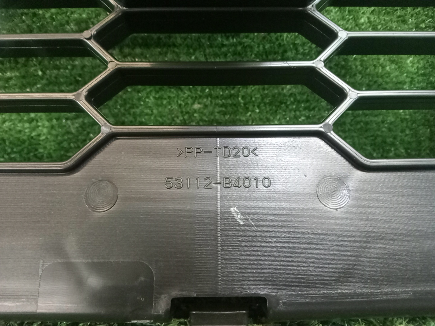 Решетка бамперная TOYOTA RUSH, BE-GO J210E, J200E, J210G, J200G 53112-B4010 3 ракурс