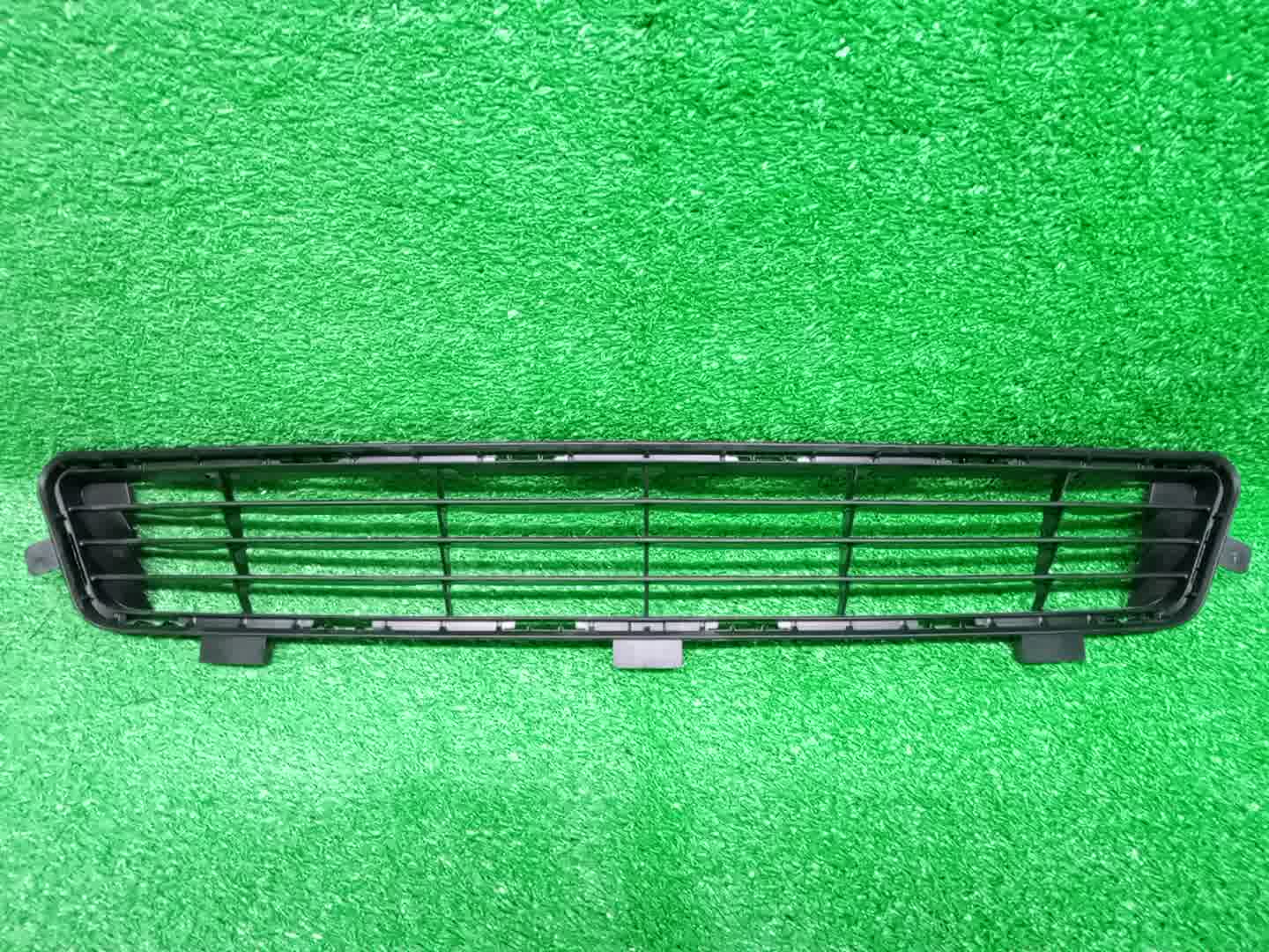 Решетка бамперная TOYOTA CAMRY, ALTIS AHV40, GSV40, ACV40, ACV45, ACV40N, ACV45N 53112-06130 1 ракурс