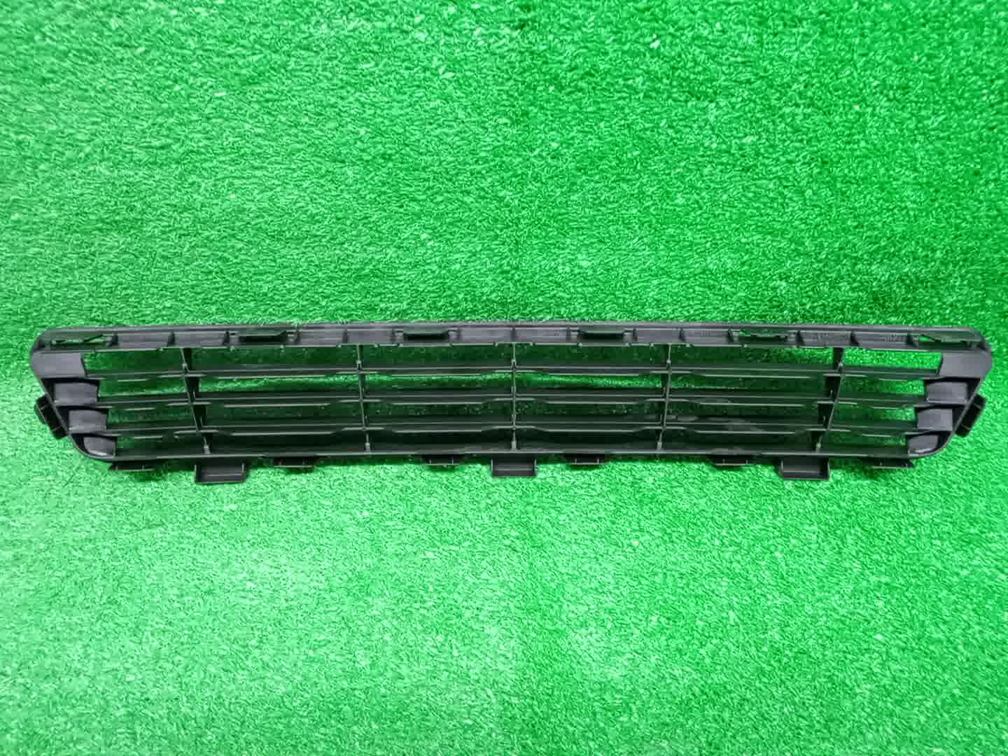 Решетка бамперная TOYOTA CAMRY, ALTIS AHV40, GSV40, ACV40, ACV45, ACV40N, ACV45N 53112-06130 2 ракурс