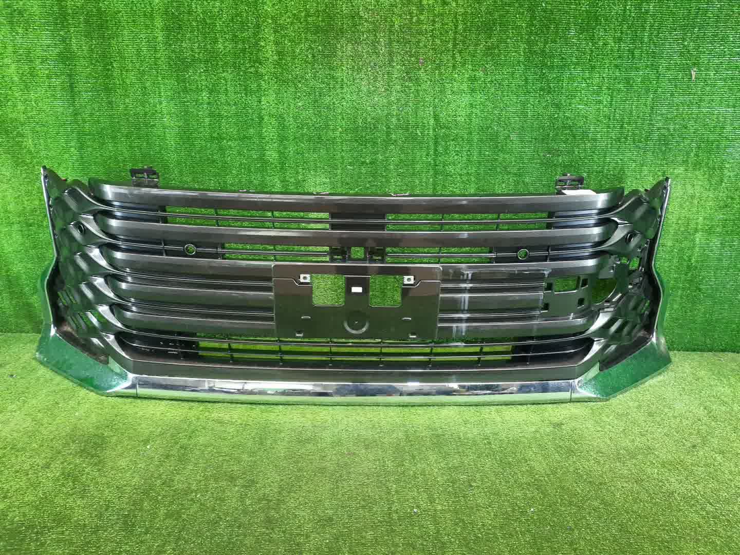 Решетка бамперная передняя TOYOTA VOXY ZWR90W 53111-V1040 1 ракурс