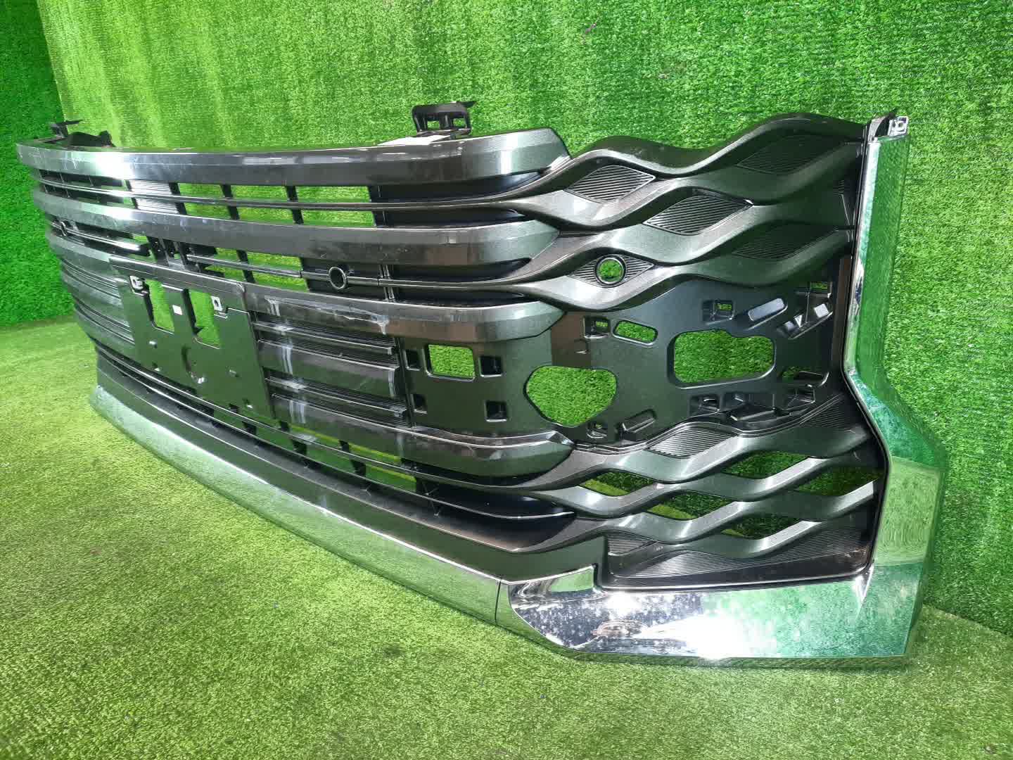 Решетка бамперная передняя TOYOTA VOXY ZWR90W 53111-V1040 2 ракурс