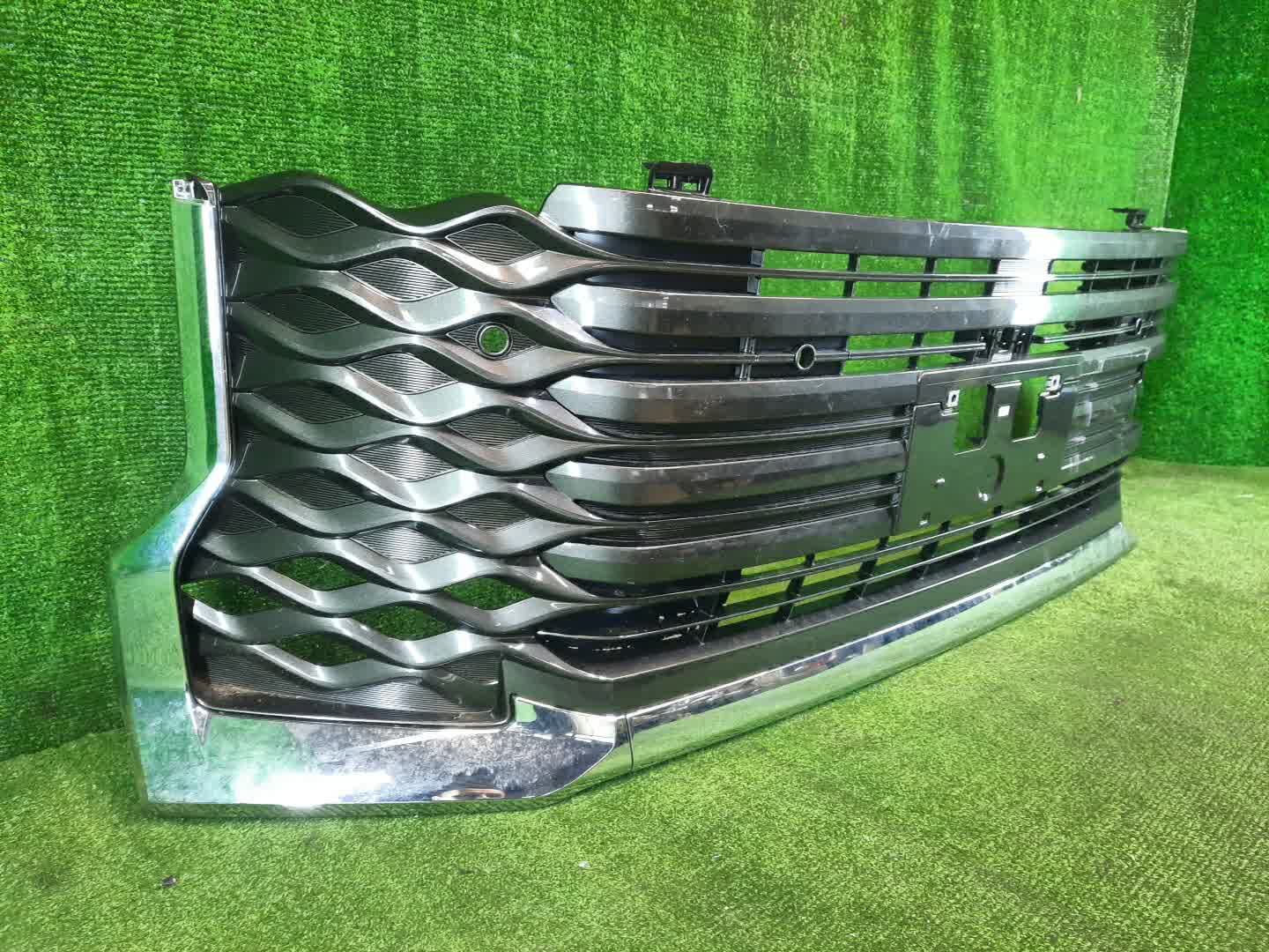 Решетка бамперная передняя TOYOTA VOXY ZWR90W 53111-V1040 3 ракурс