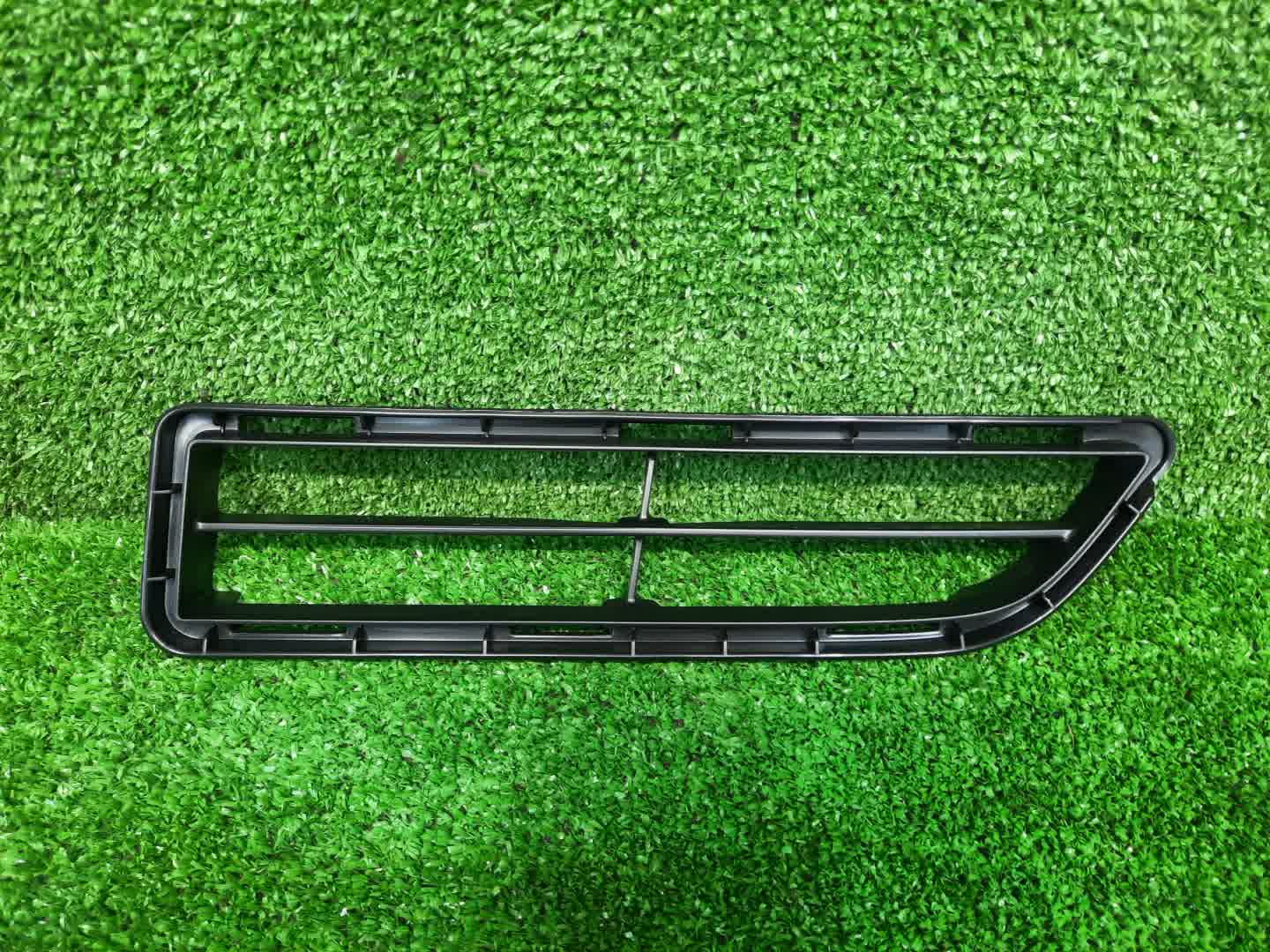 Решетка бамперная правая передняя TOYOTA HILUX GUN125 53112-0K350 1 ракурс