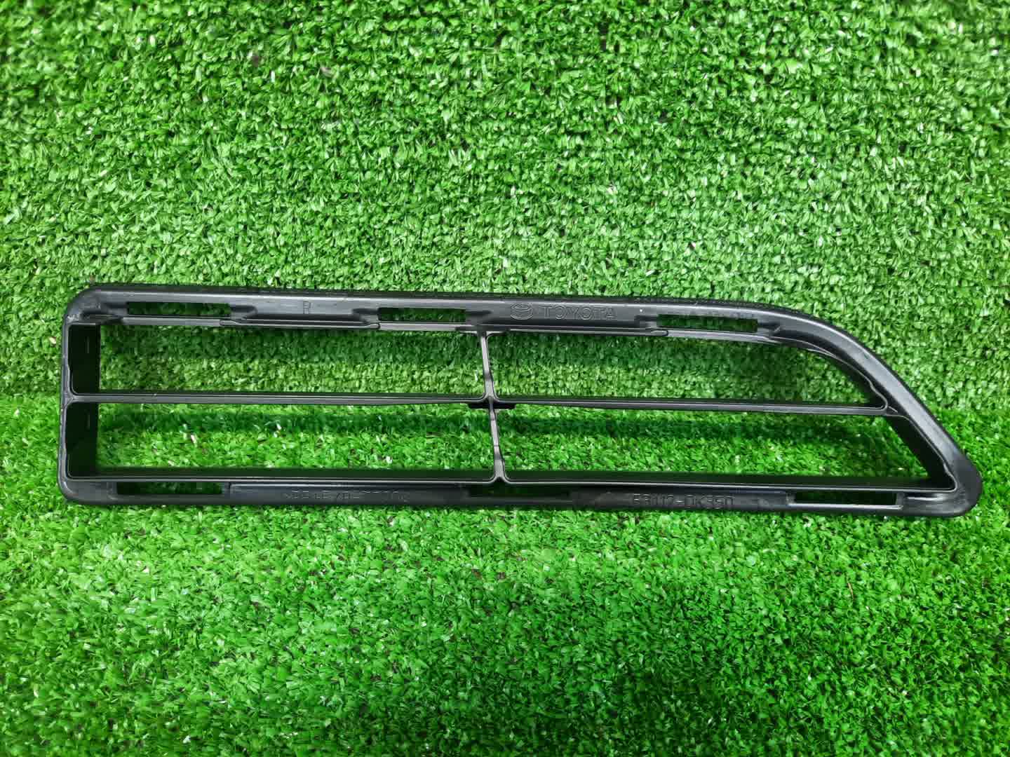 Решетка бамперная правая передняя TOYOTA HILUX GUN125 53112-0K350 2 ракурс