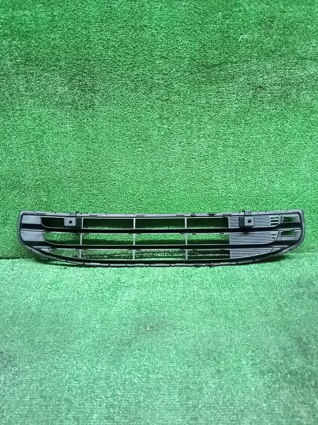 Решетка бамперная MITSUBISHI MIRAGE A03A 6400D368 3 ракурс