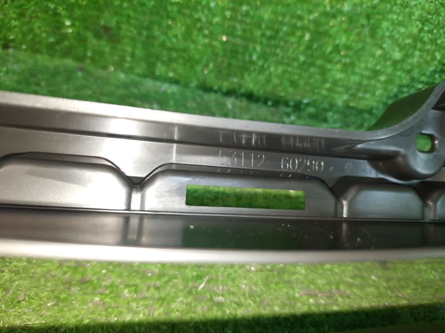 Решетка бамперная TOYOTA LAND CRUISER PRADO TRJ150 53112-60290 3 ракурс