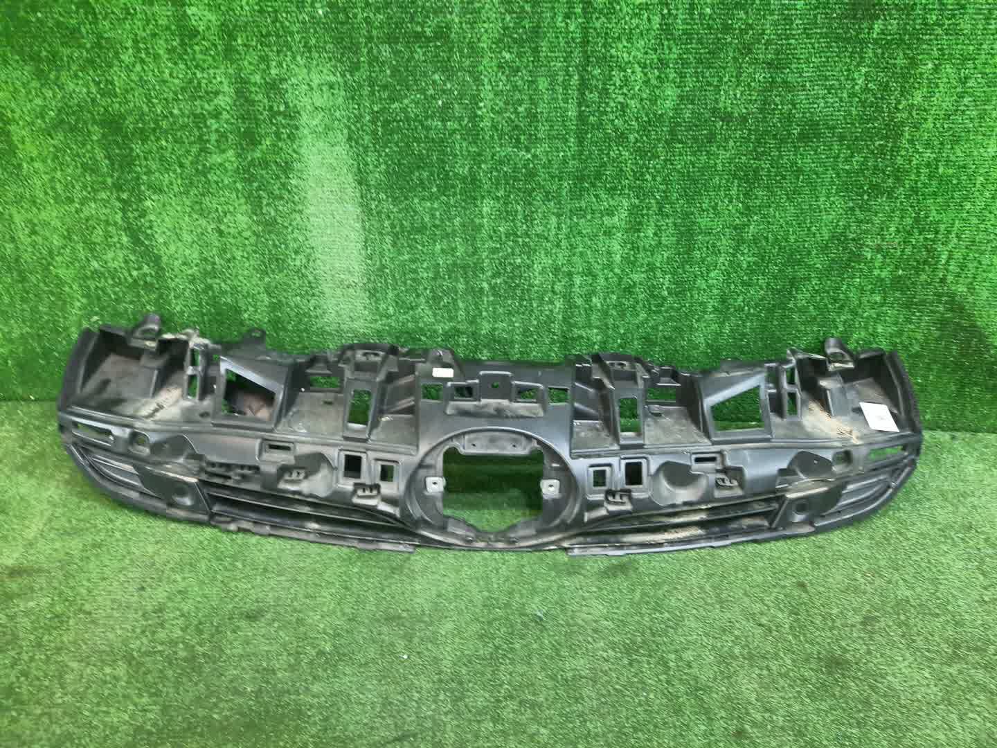 Решетка бамперная TOYOTA PRIUS ZVW50, ZVW51, ZVW55 53101-47030 1 ракурс