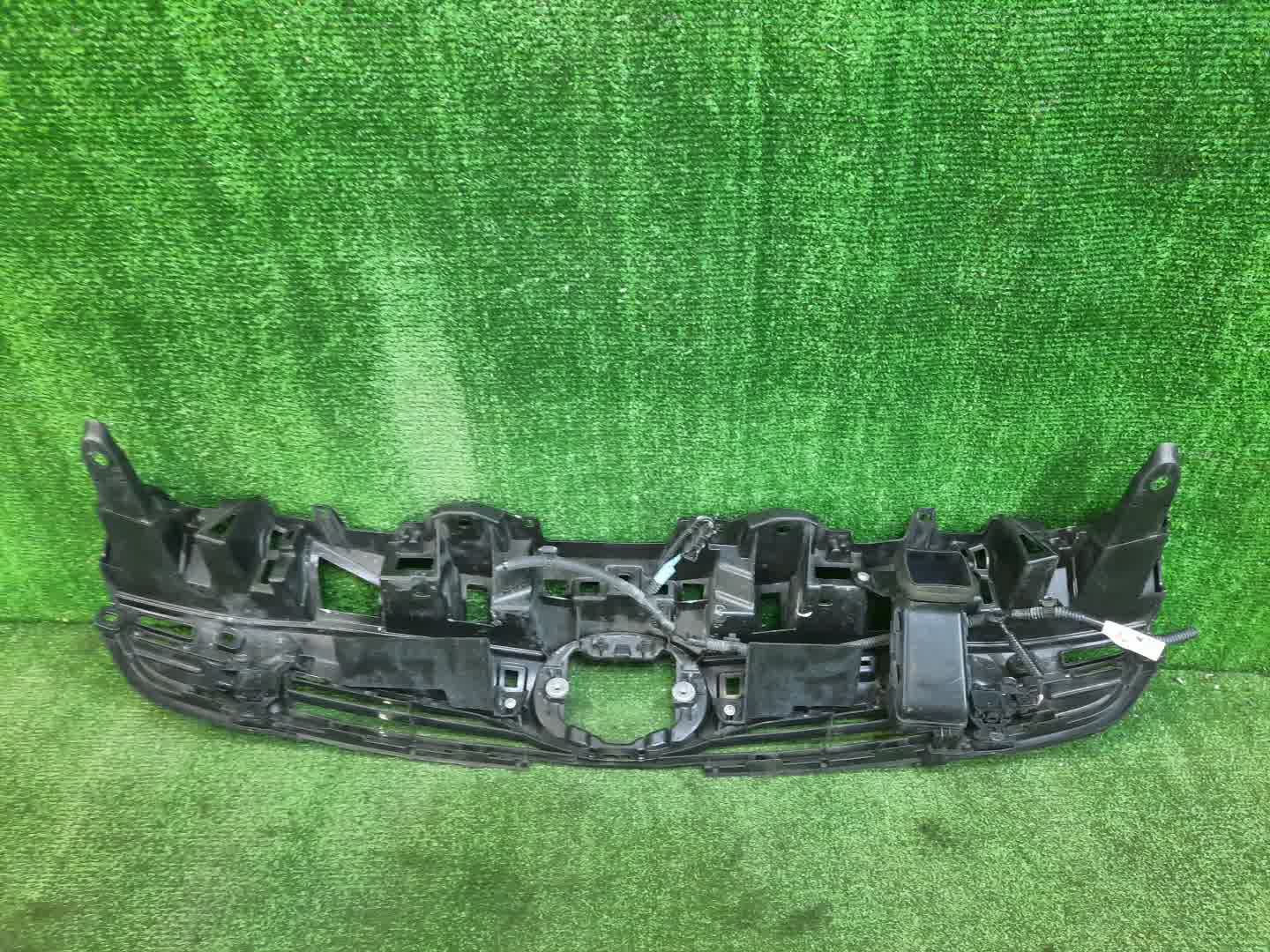 Решетка бамперная TOYOTA PRIUS ZVW50, ZVW51, ZVW55 53101-47030 2 ракурс