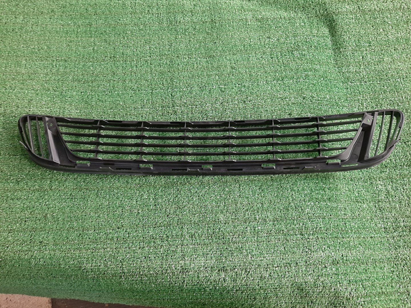 Решетка бамперная передняя TOYOTA VENZA AGV10 53112-0T021 2 ракурс