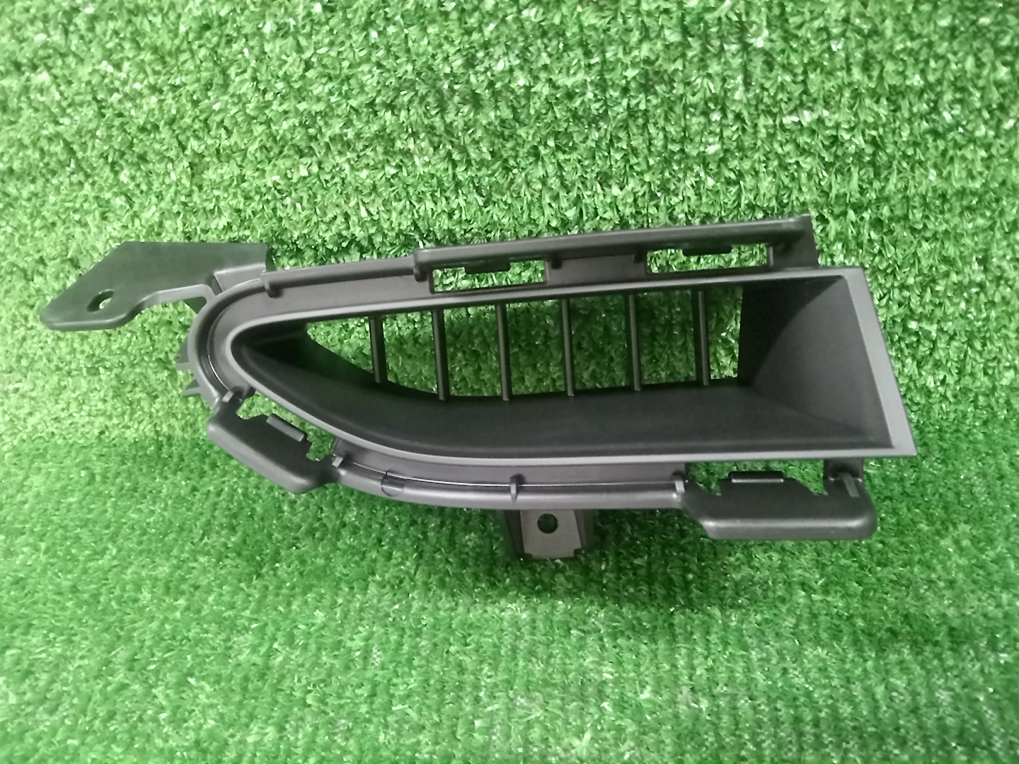 Решетка бамперная правая передняя NISSAN X-TRAIL SNT33 62256-6RA0A 1 ракурс