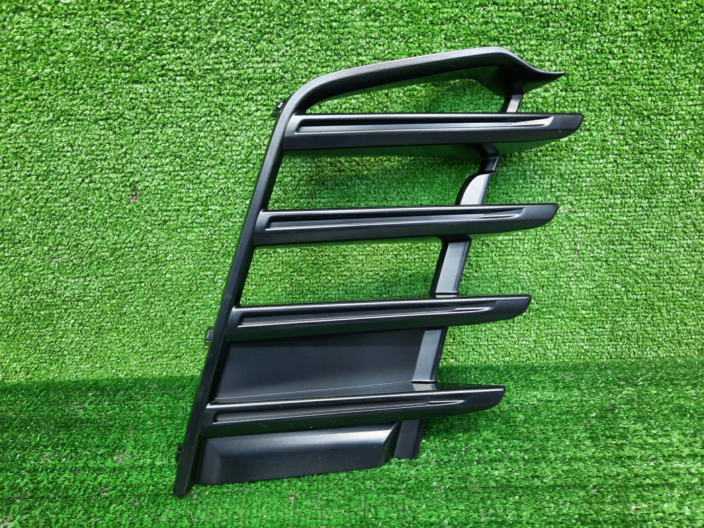 Решетка бамперная левая передняя TOYOTA LAND CRUISER VJA300W 53113-60200 1 ракурс