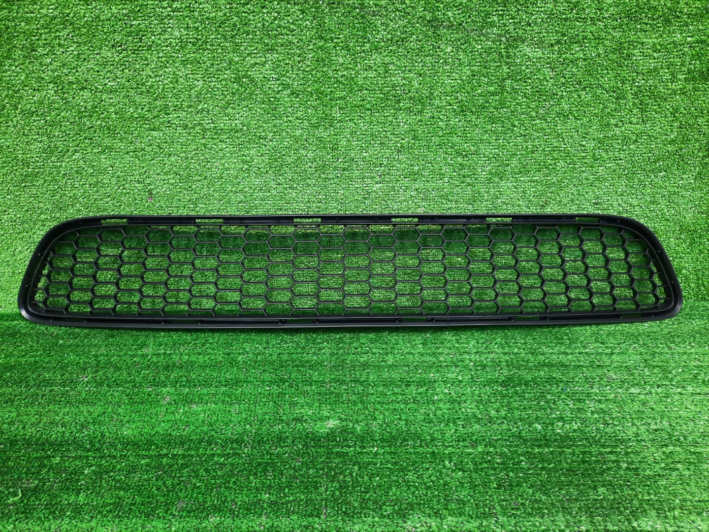 Решетка бамперная TOYOTA VENZA AGV10 53112-0T010 1 ракурс