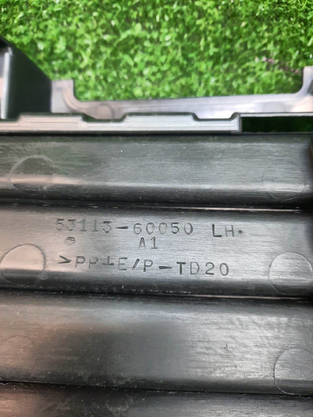 Решетка бамперная левая передняя LEXUS GX460 URJ150 53113-60050 3 ракурс