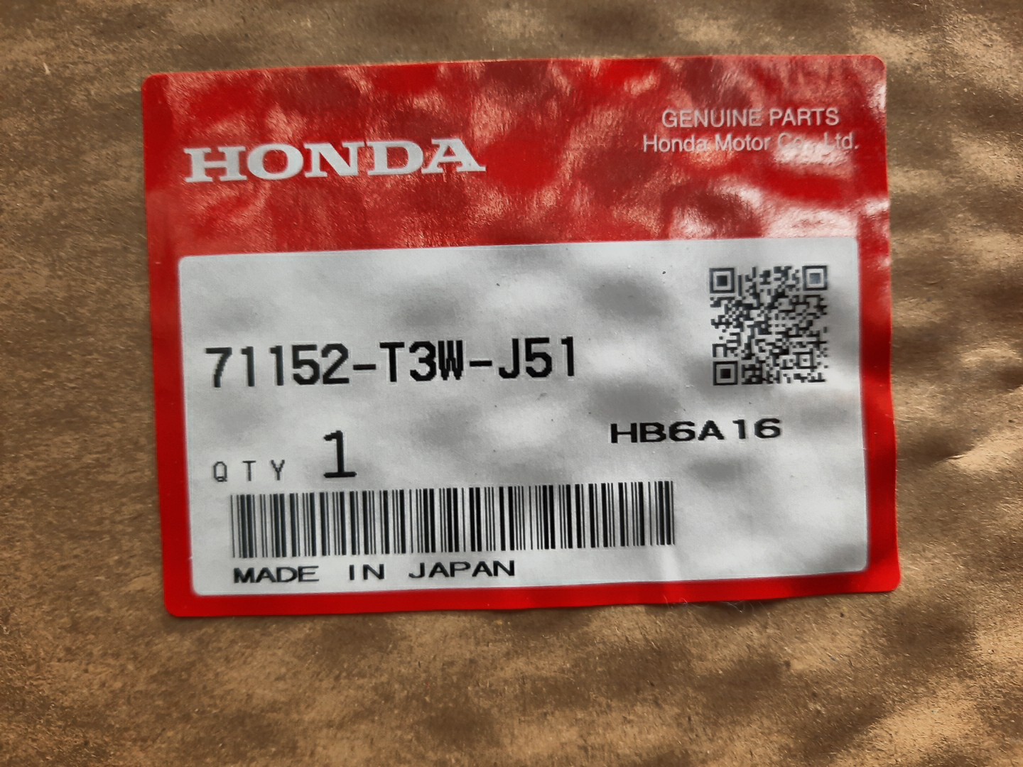 Решетка бамперная передняя HONDA ACCORD CR7 71152-T3W-J51 3 ракурс