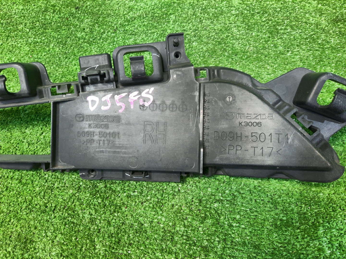 Решетка бамперная MAZDA DEMIO DJ5AS, DJ3FS, DJ3AS, DJLFS, DJ5FS, DJLAS D09H-501T1 4 ракурс