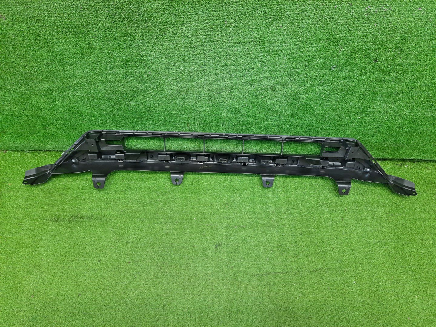 Решетка бамперная передняя TOYOTA NOAH ZWR80G 53102-28060 2 ракурс