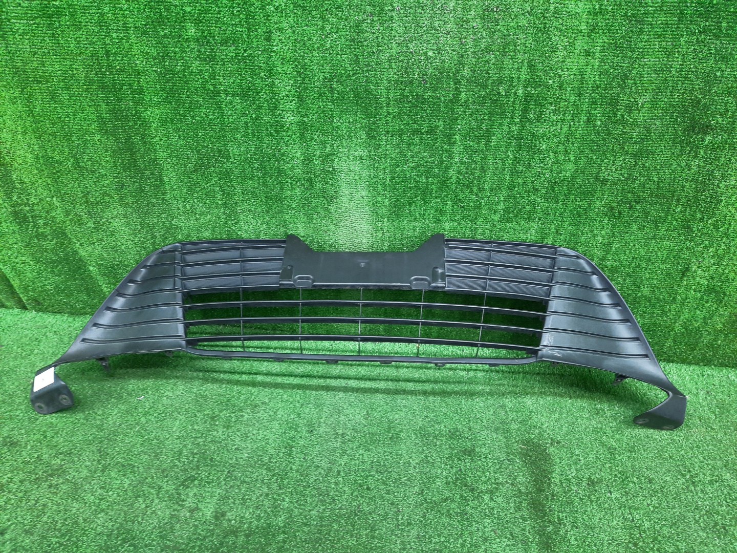 Решетка бамперная TOYOTA VITZ KSP130 53112-52400 1 ракурс