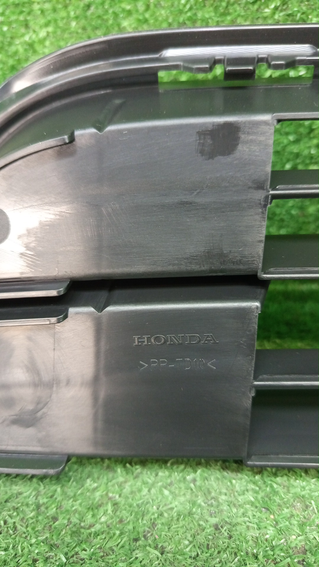 Решетка бамперная передняя HONDA VEZEL RU2 71103-T7A-J00 4 ракурс