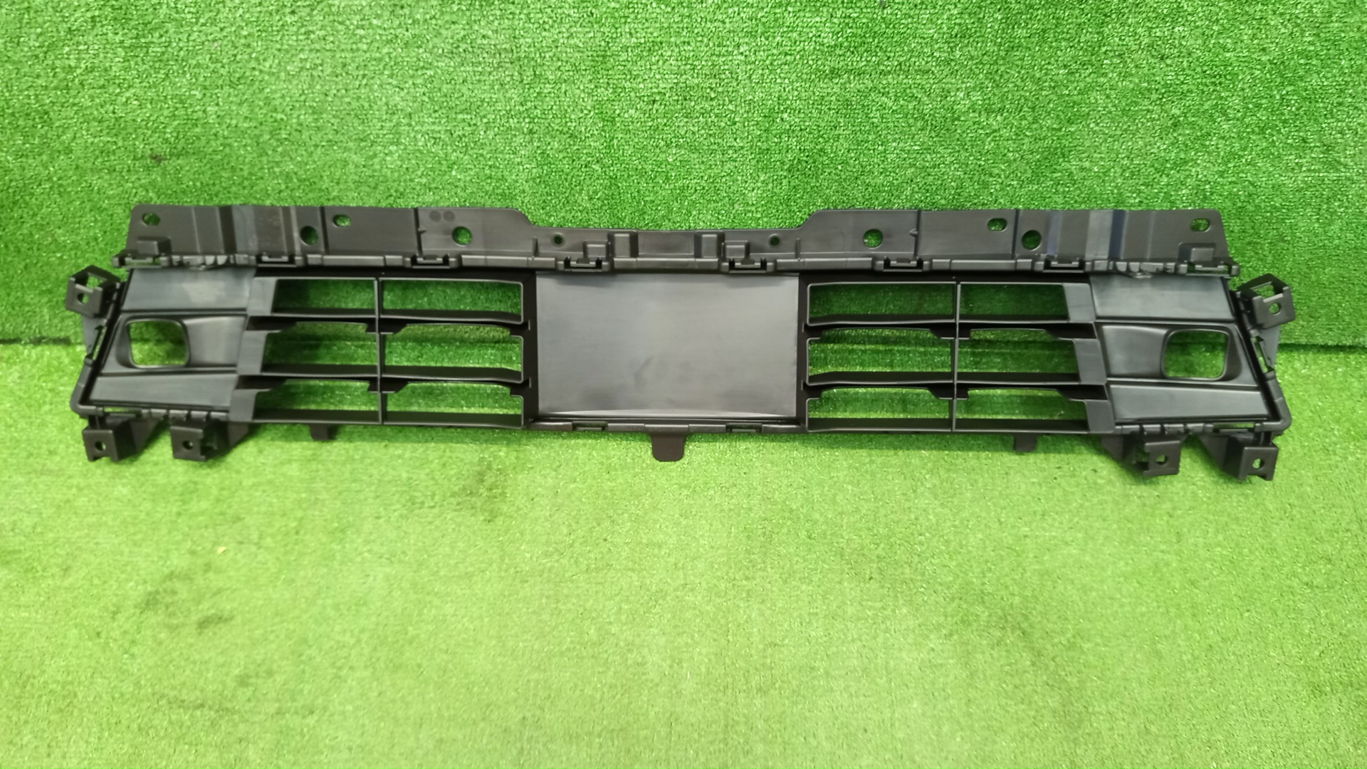 Решетка бамперная передняя NISSAN SERENA FC28 62254-7DF0A 2 ракурс