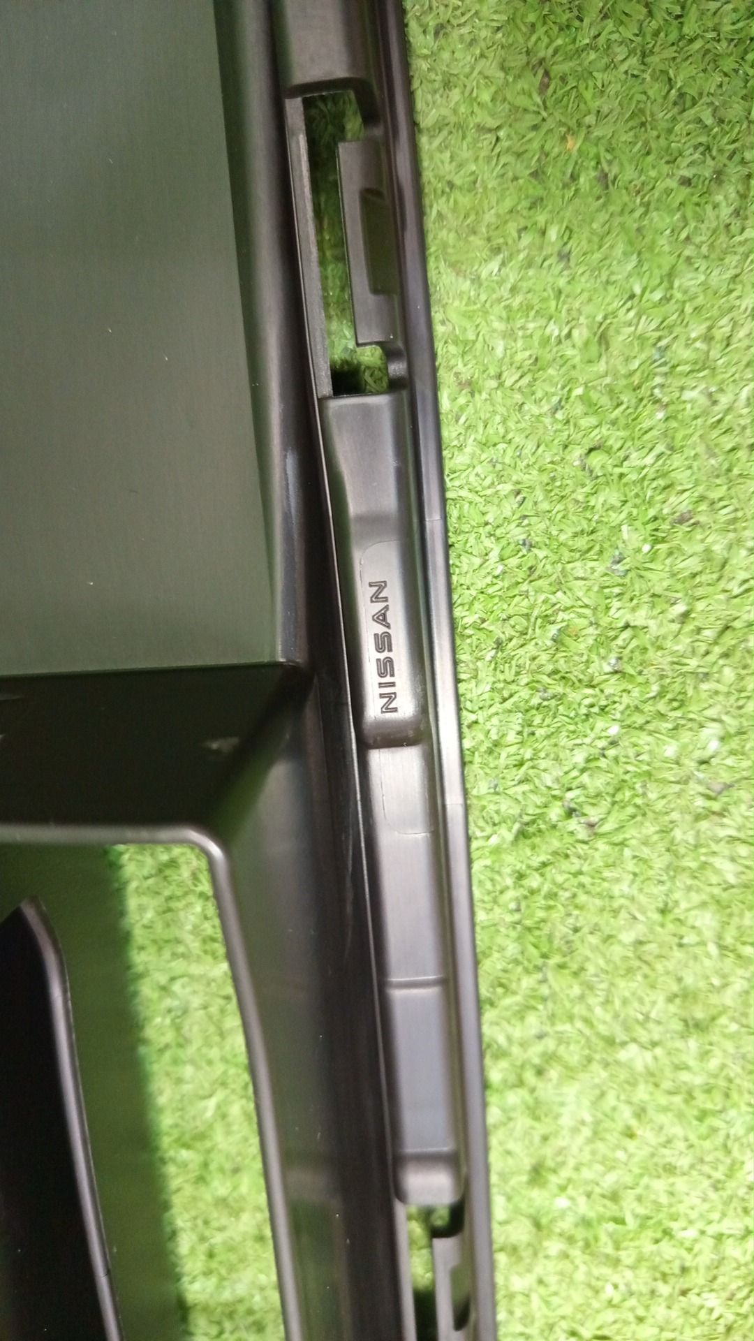 Решетка бамперная передняя NISSAN SERENA FC28 62254-7DF0A 3 ракурс