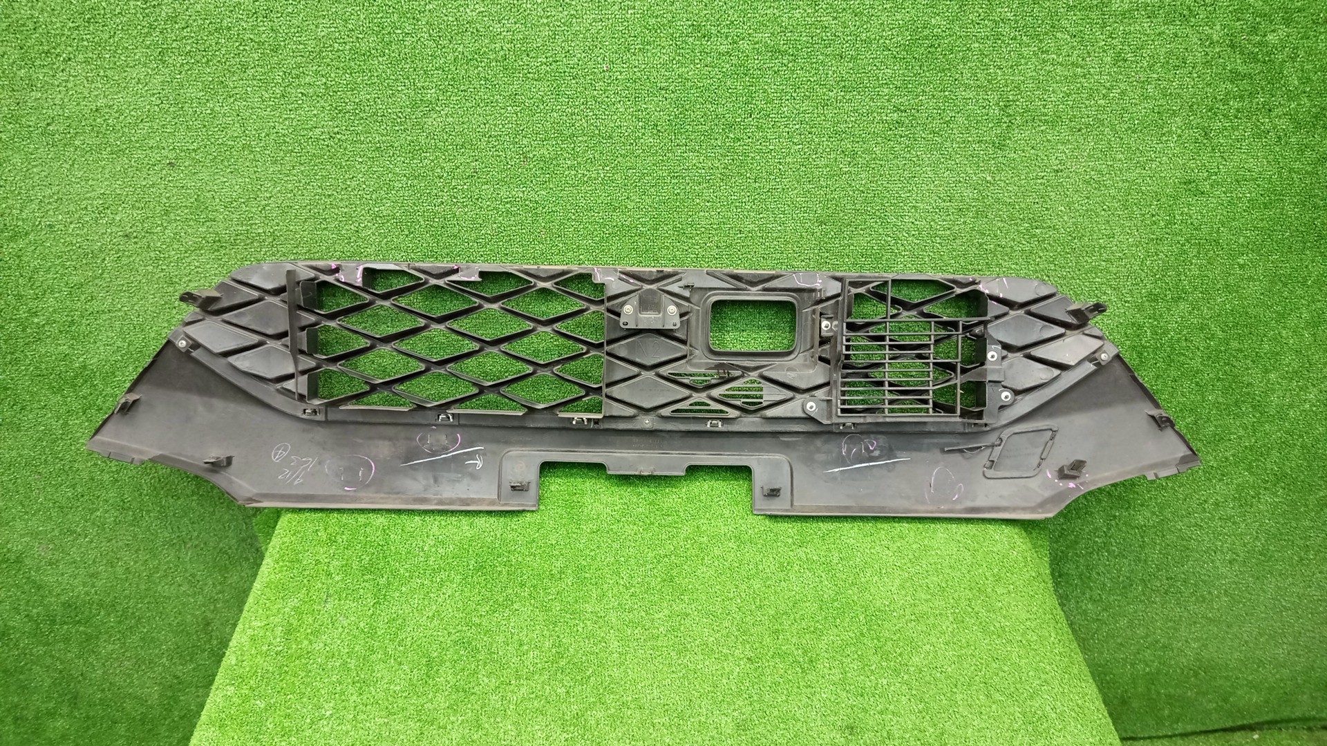 Решетка бамперная TOYOTA TANK M900A 53101-B1020 3 ракурс