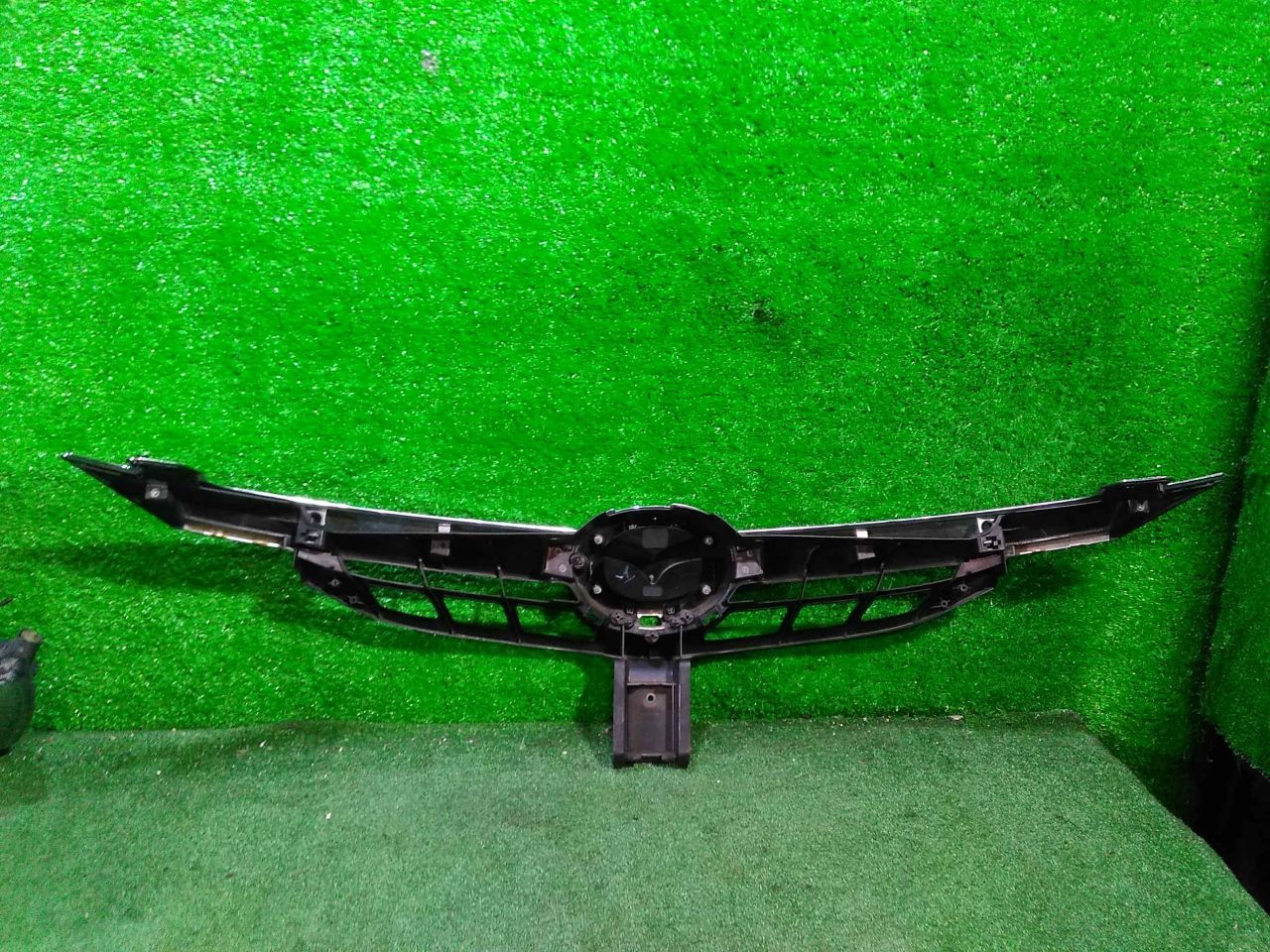 Решетка радиатора MAZDA BIANTE CCEAW, CCEFW, CCFFW, CC3FW C27350712 4 ракурс