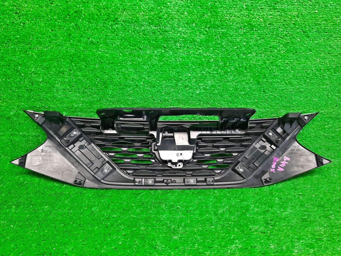 Решетка радиатора NISSAN ROOX B44A 62310-7NE0A 2 ракурс