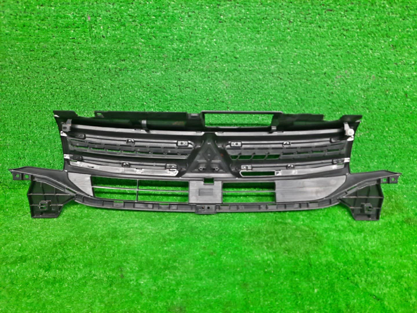Решетка радиатора передняя MITSUBISHI EK WAGON B11W 7450B028 2 ракурс