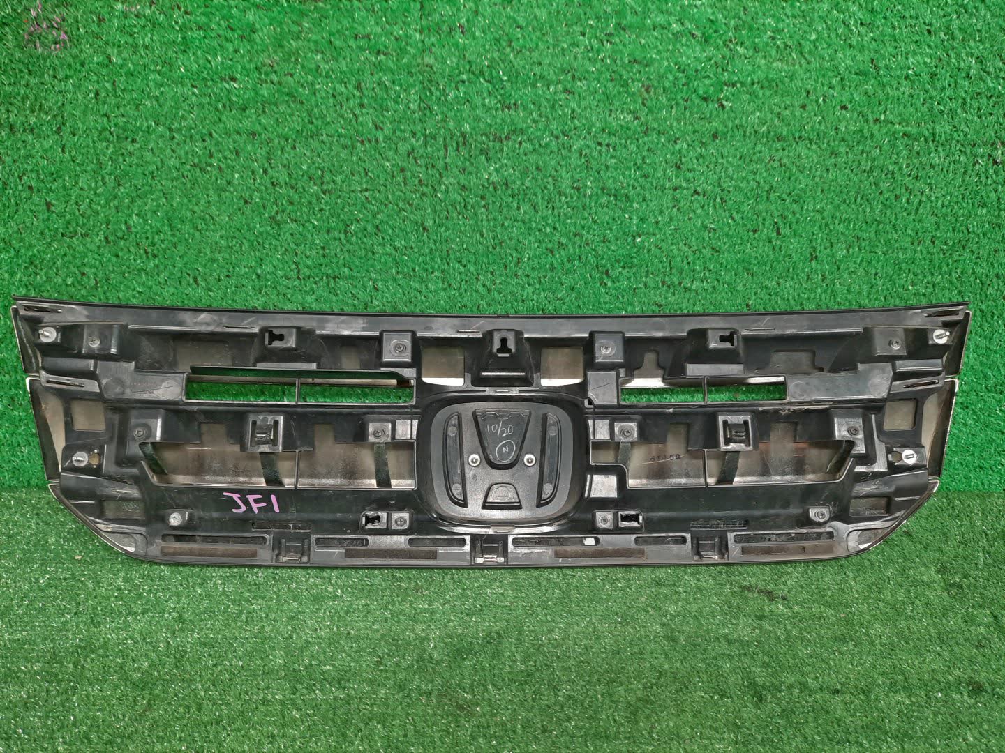 Решетка радиатора HONDA N-BOX JF1 74104-TY0-ZZ10 2 ракурс