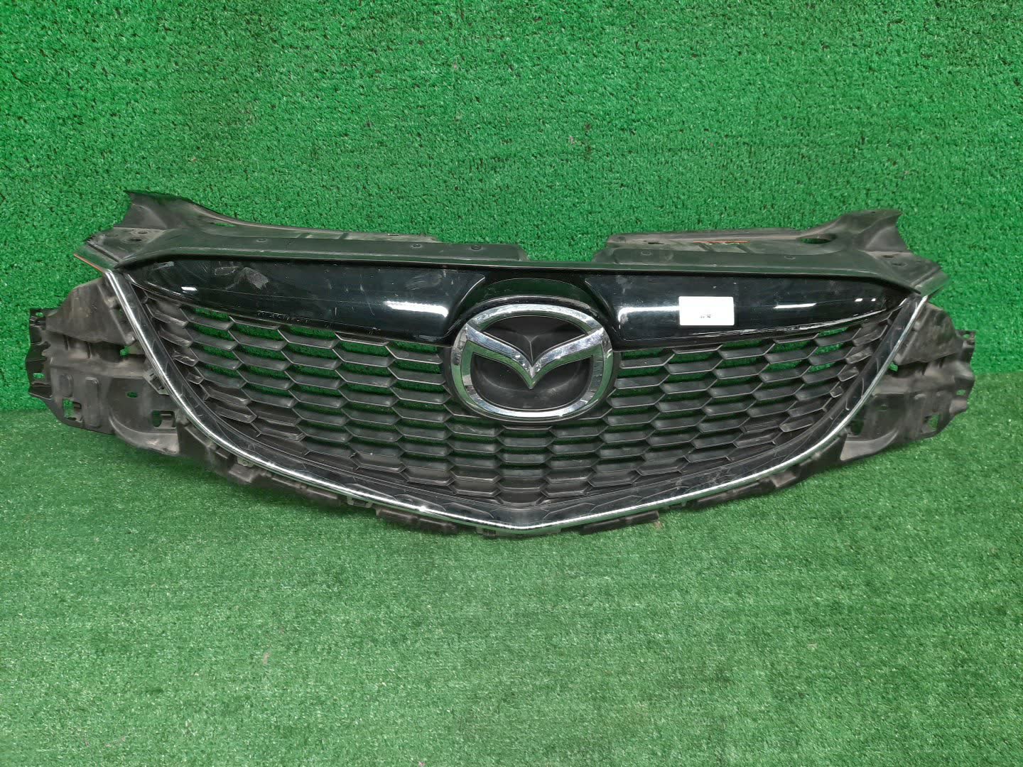 Решетка радиатора MAZDA CX-5 KE5AW, KE5FW, KEEAW, KEEFW, KE2AW, KE2FW KD45-50164 1 ракурс