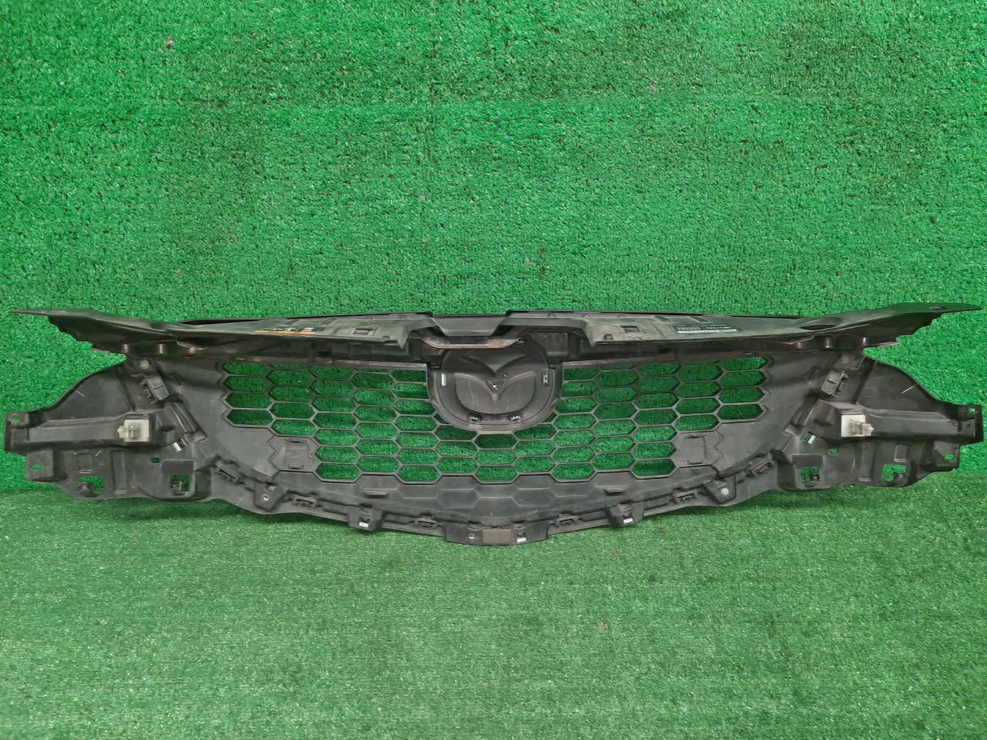 Решетка радиатора MAZDA CX-5 KE5AW, KE5FW, KEEAW, KEEFW, KE2AW, KE2FW KD45-50164 4 ракурс