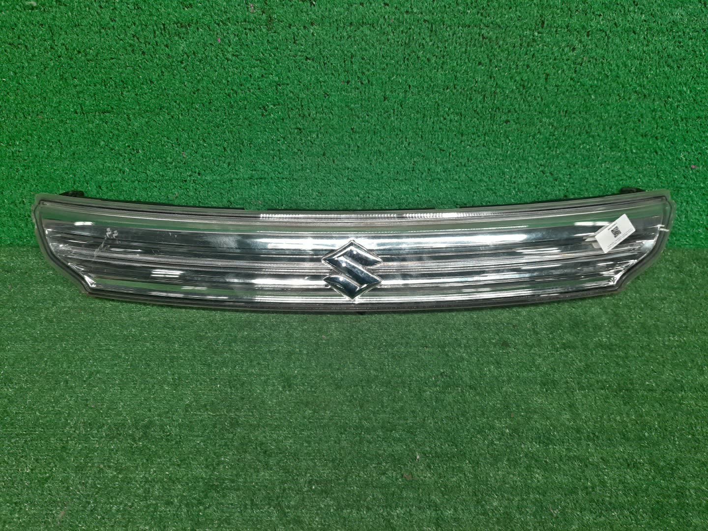 Решетка радиатора SUZUKI SPACIA MK42S 72110-B1M51 1 ракурс Решетка радиатора SUZUKI SPACIA MK42S 72110-B1M51 1 ракурс