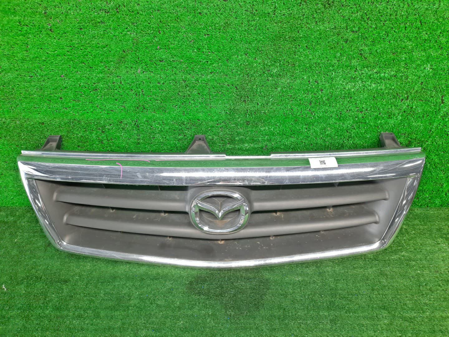 Решетка радиатора MAZDA BONGO FRIENDEE SGLR S51P50712 1 ракурс