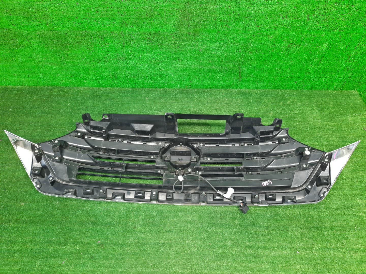Решетка радиатора NISSAN DAYZ B21W 7450B092 2 ракурс