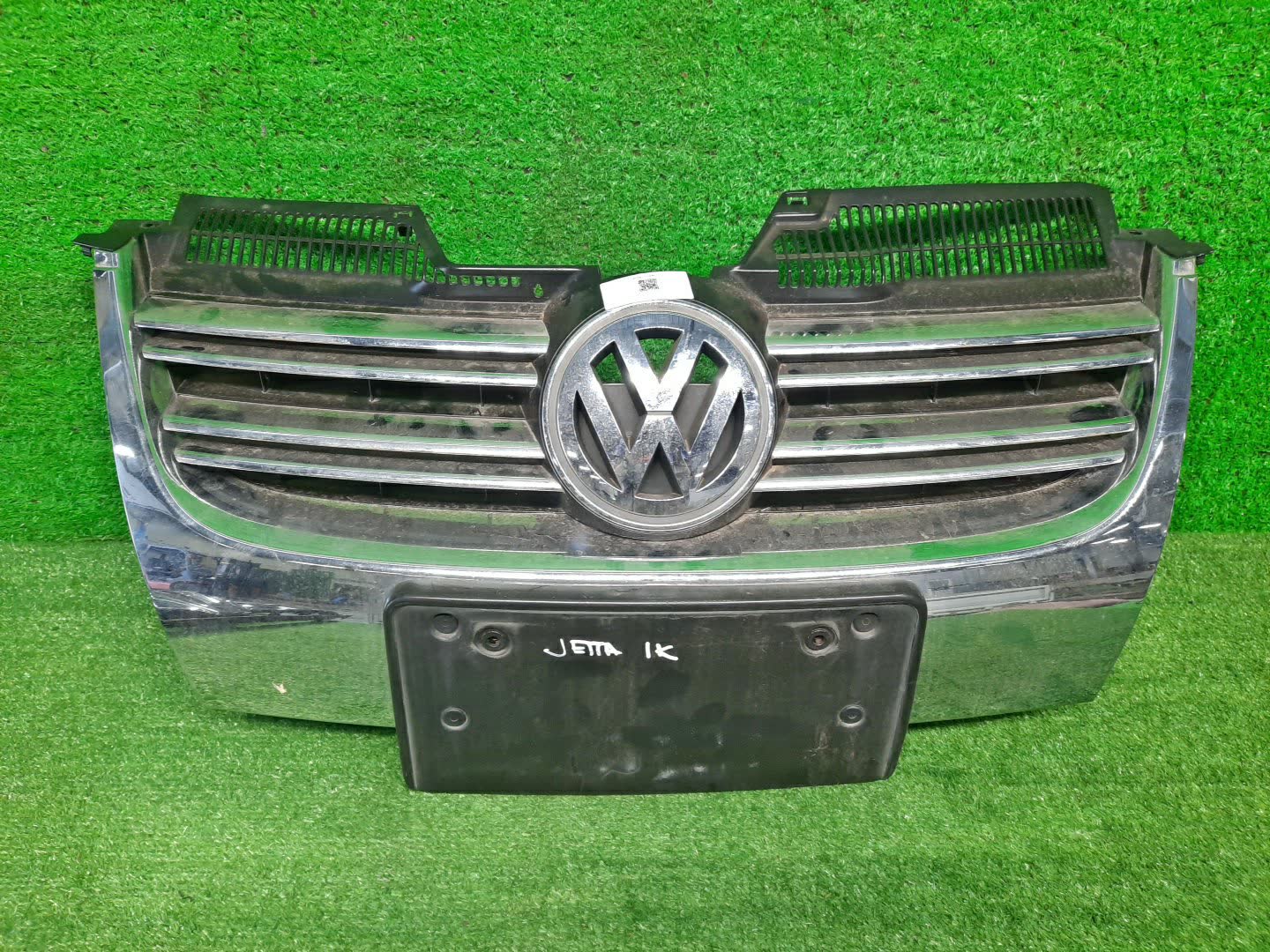 Решетка радиатора VOLKSWAGEN JETTA 1K2 1K5853653 1 ракурс