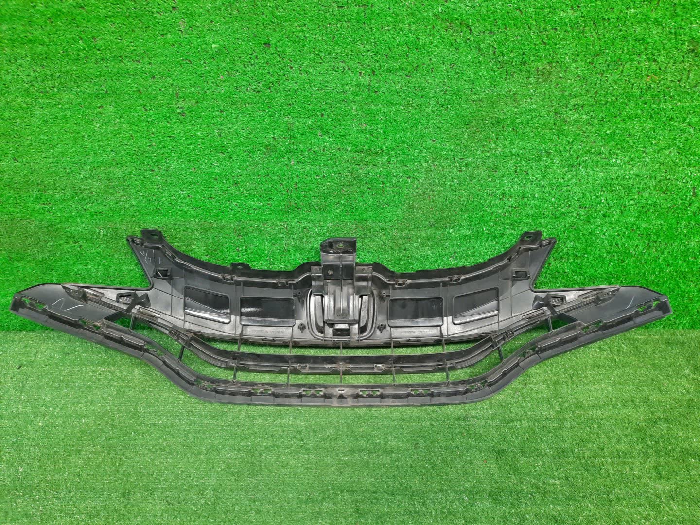 Решетка радиатора HONDA FIT GK6, GK3, GK5, GK4 71124T5A003 4 ракурс