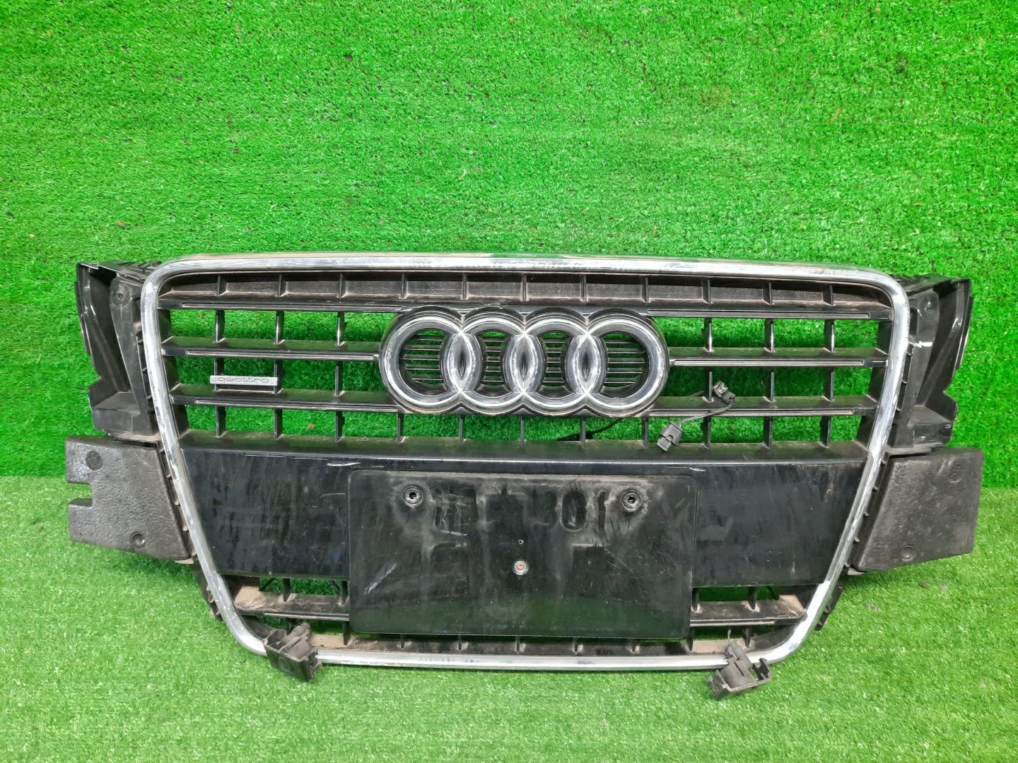 Решетка радиатора передняя AUDI A5 8F7, 8T, 8T3, 8TA 8T0853651E 1 ракурс