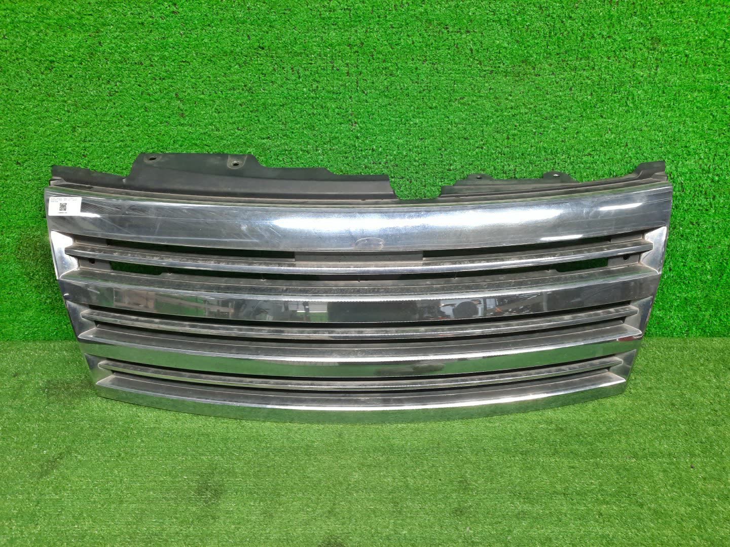 Решетка радиатора NISSAN ELGRAND E51 62310-1A511 1 ракурс