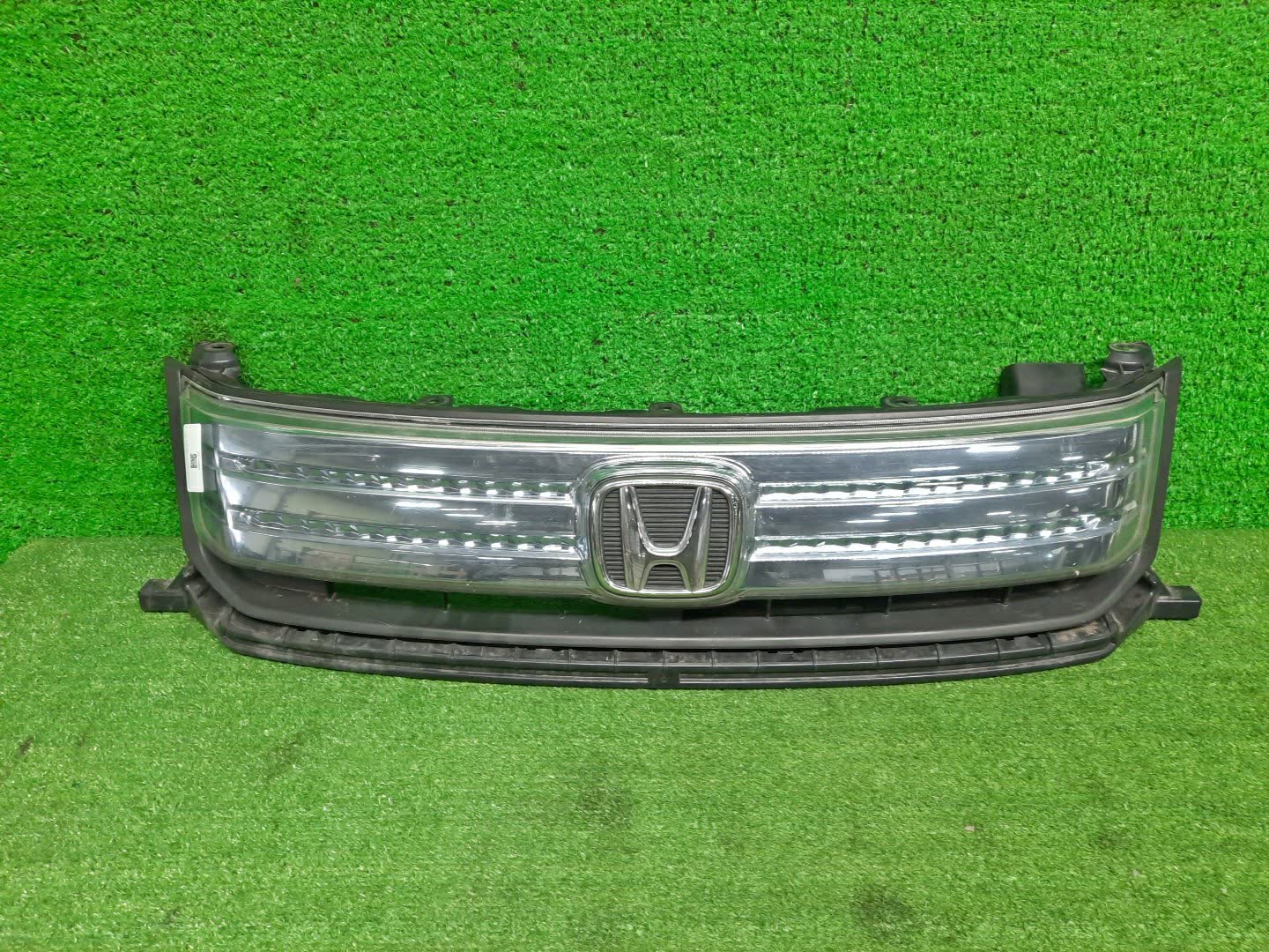 Решетка радиатора HONDA FREED SPIKE GP3 71121-SWZ-003 1 ракурс